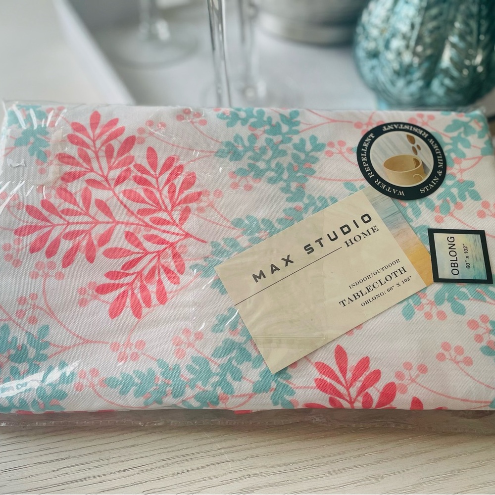 NWT! Max Studio Oblong Tablecloth 60”x 102”